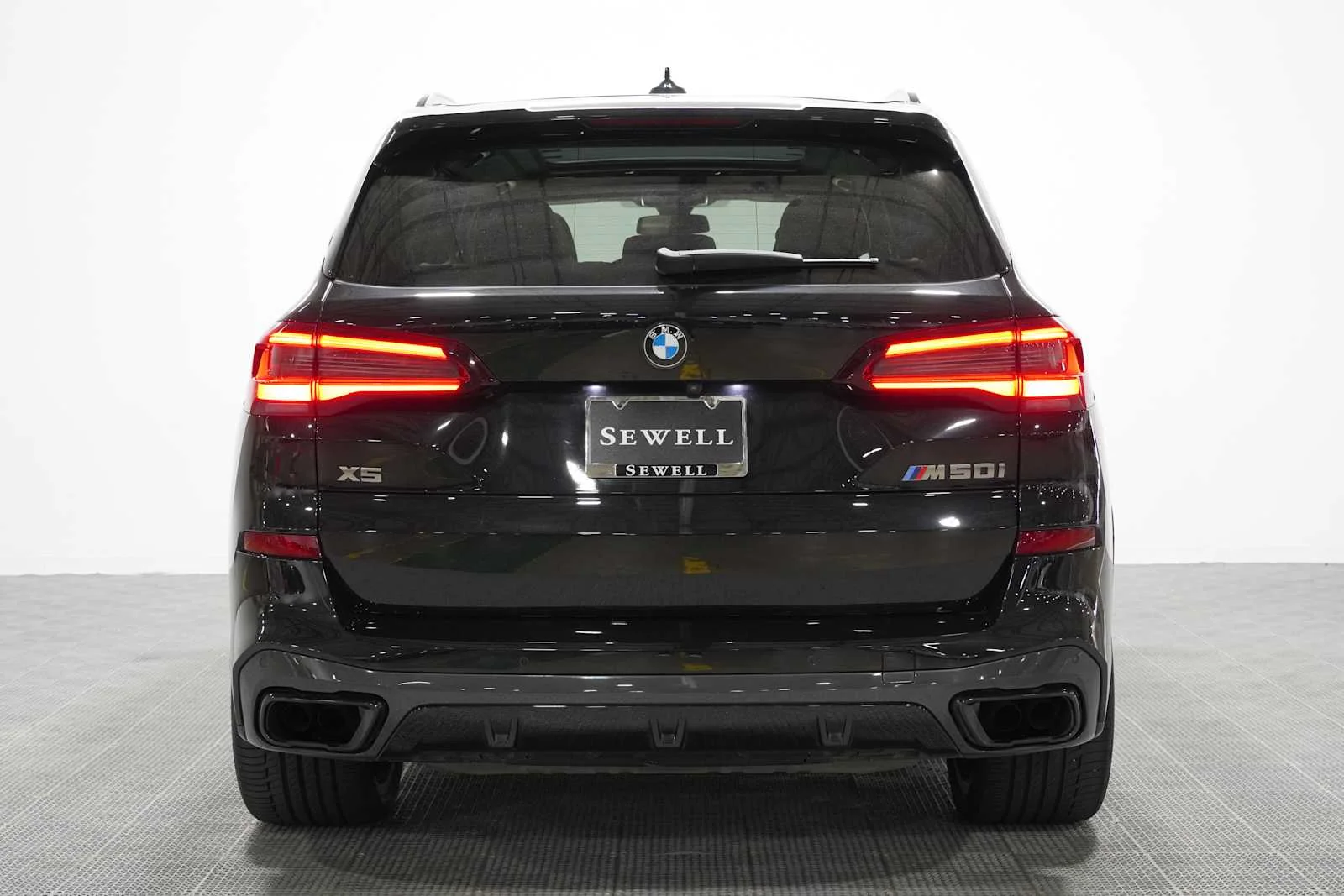 Certified Used 2023 Black Sapphire Metallic BMW M50i image 5