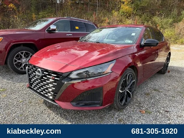 Used 2023 Red Nissan 2.5 SR image 2