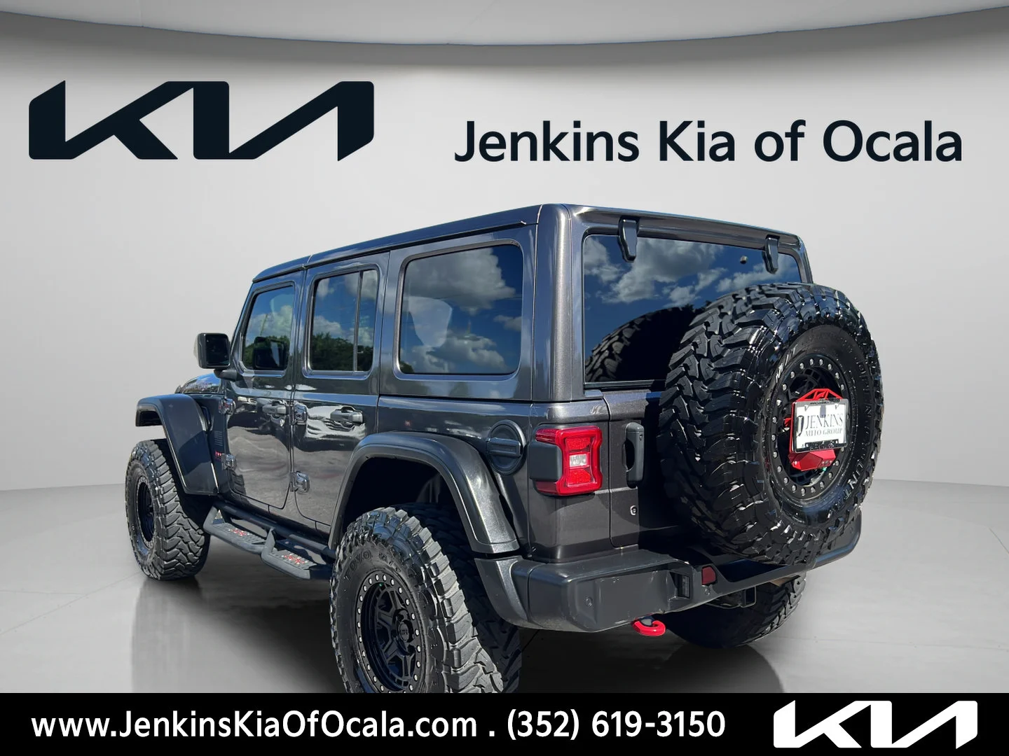 Used 2020 Granite Crystal Metallic Clearcoat Jeep Rubicon image 13