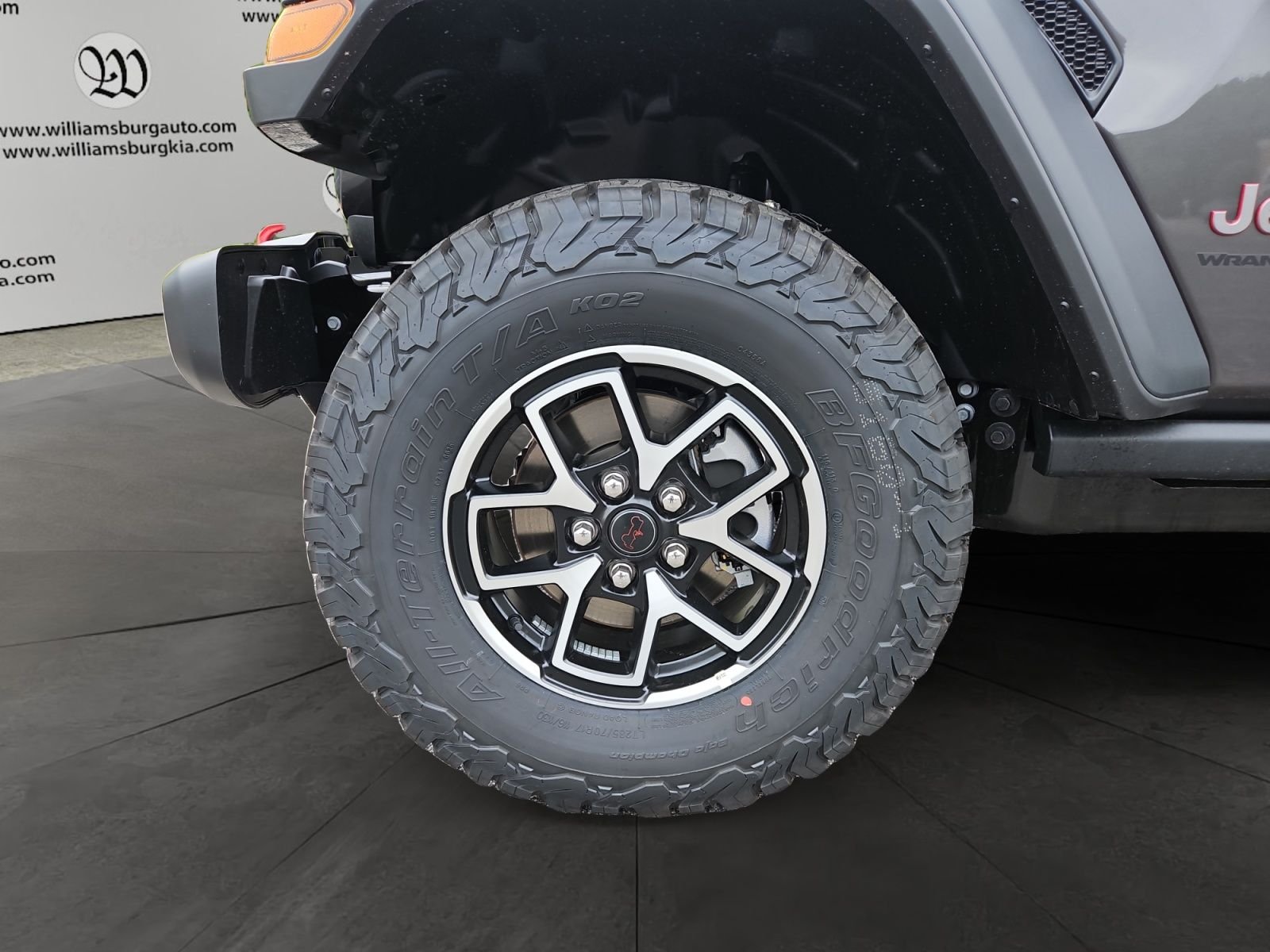 New 2026 Granite Crystal Metallic Clear-Coat Exterior Paint Jeep Rubicon image 14