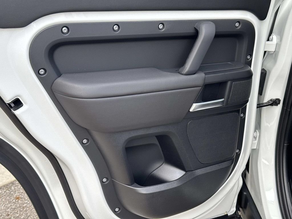 New 2026 Fuji White Land Rover S image 12