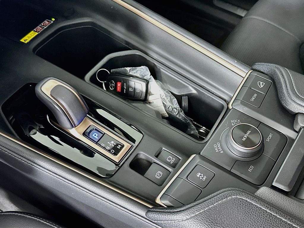 Used 2024 Pearl Toyota MAX Platinum image 18