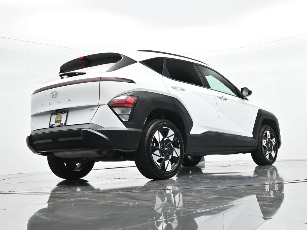 Used 2025 White Hyundai SEL AWD image 22