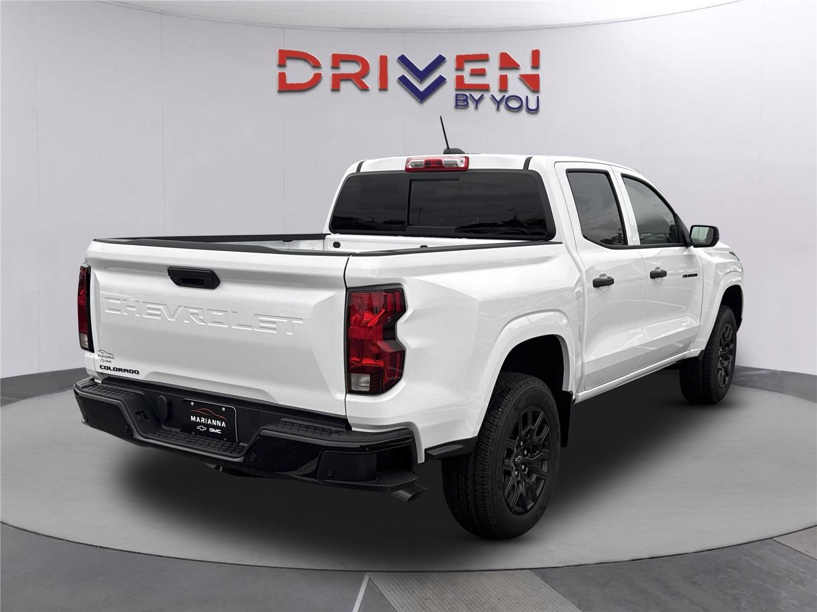 New 2026 Summit White Chevrolet WT image 4