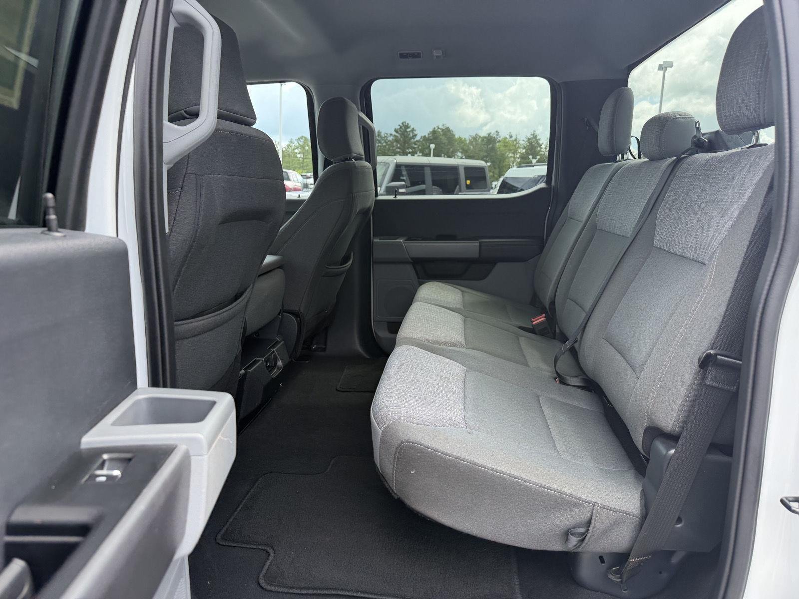 Used 2025 Oxford White Ford XLT image 9