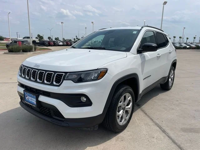 Used 2025 White Jeep Latitude image 5