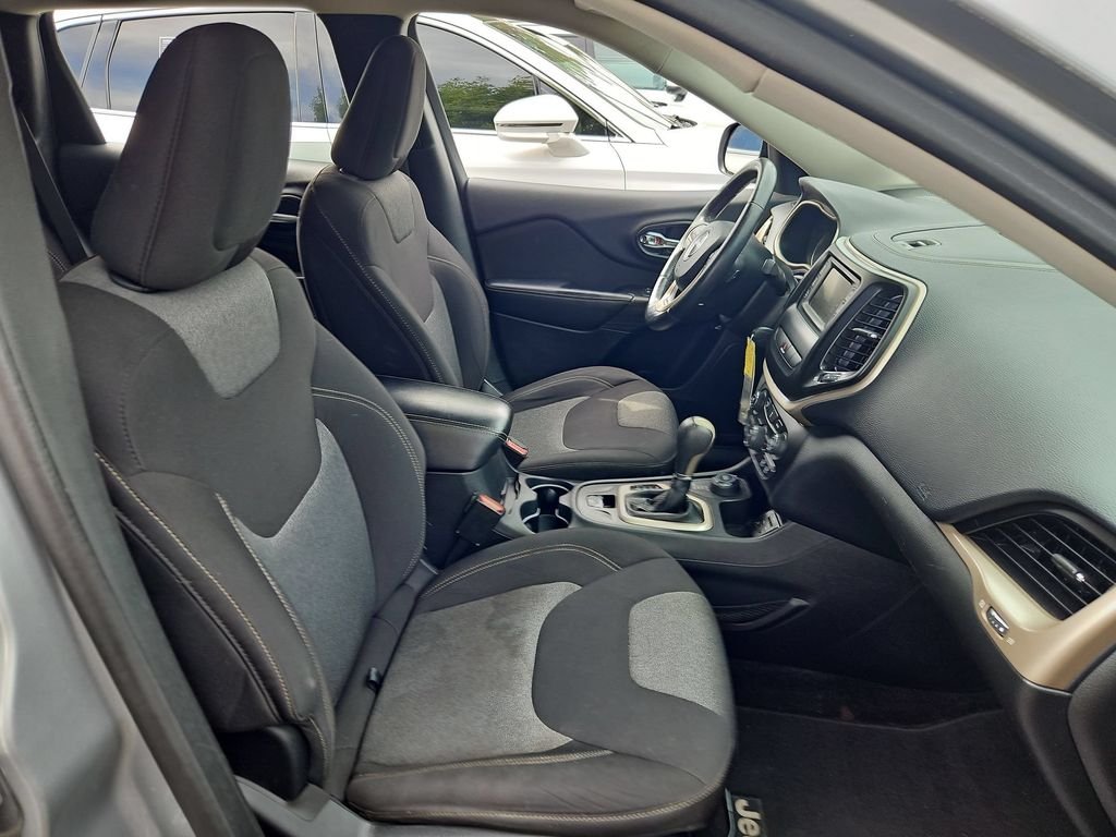 Used 2014 Billet Silver Metallic Jeep Latitude image 16