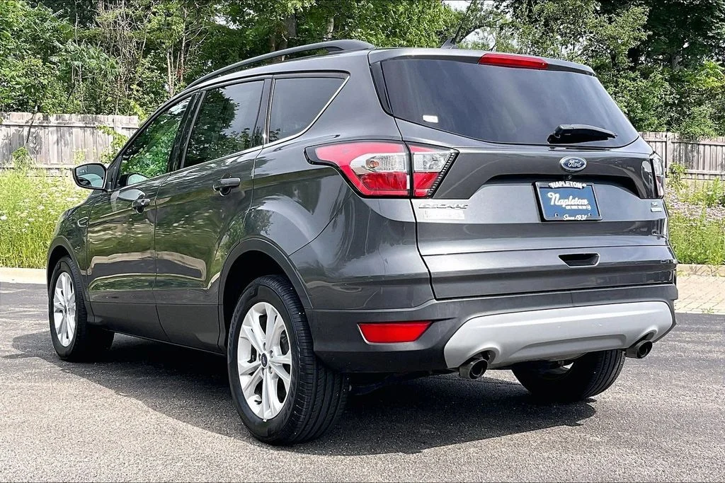 Used 2018 Gray Ford SE image 8