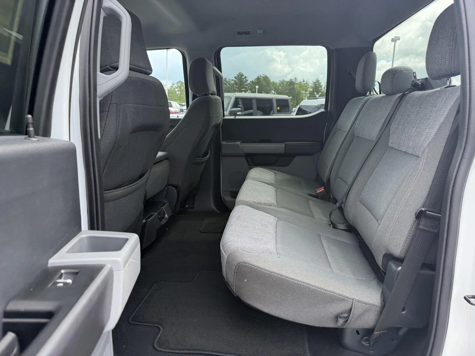 Used 2025 Oxford White Ford XLT image 9
