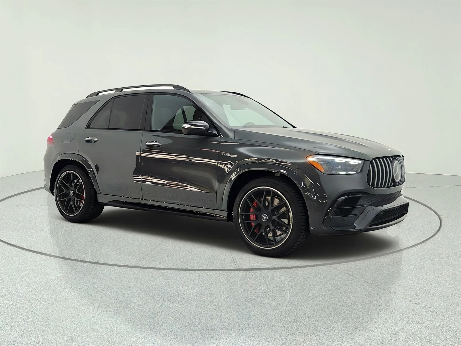 Used 2025 MANUFAKTUR Signature Silicon Grey Mercedes-Benz AMG® GLE 63 S 4MATIC+ SUV image 3