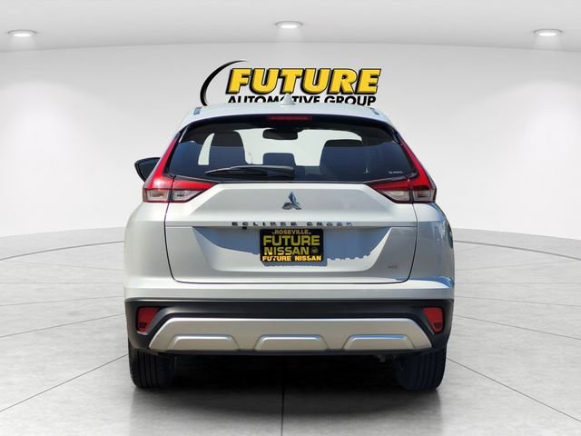 Used 2025 White Mitsubishi SE image 8