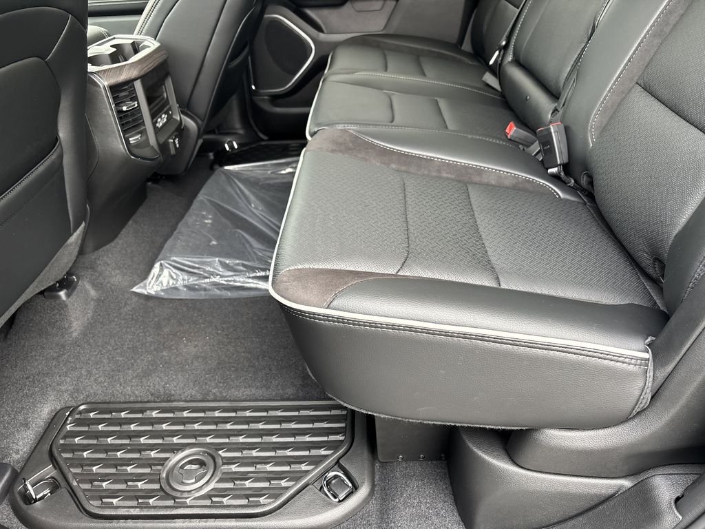 New 2026 Diamond Black Crystal Pearl-Coat Exterior Paint RAM Laramie image 21