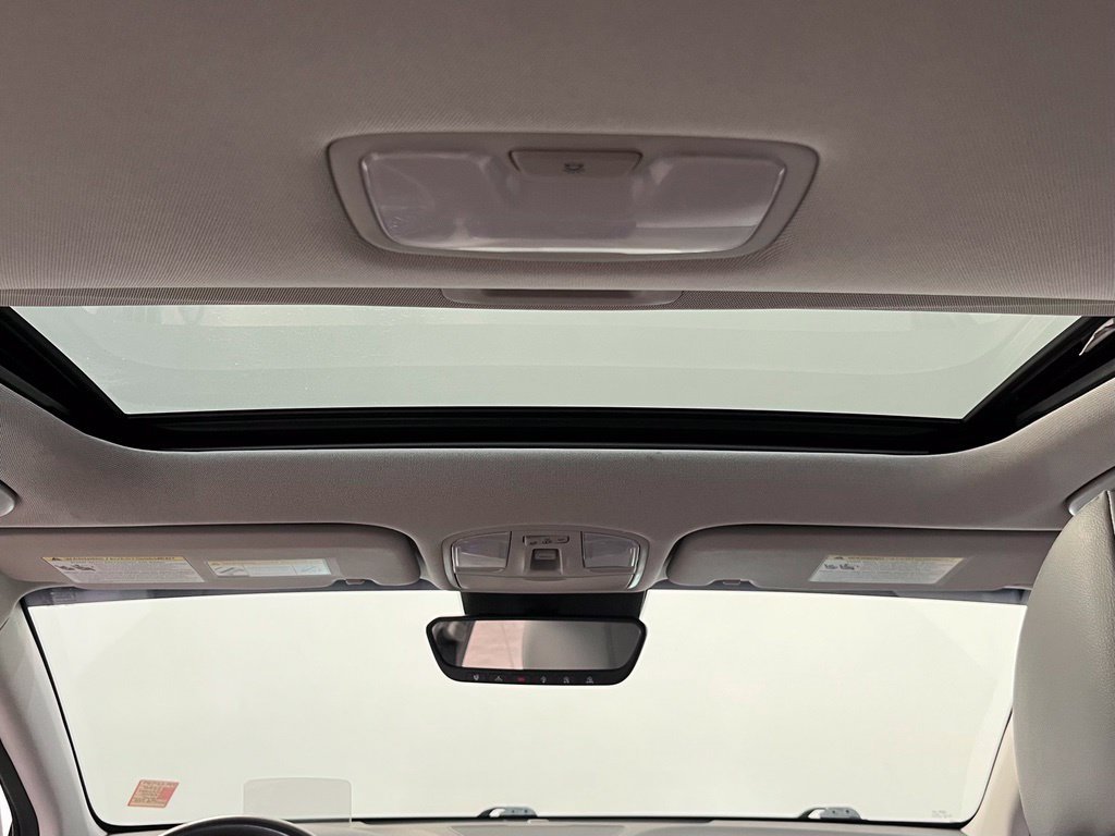 Used 2020 White Hyundai Ultimate image 26