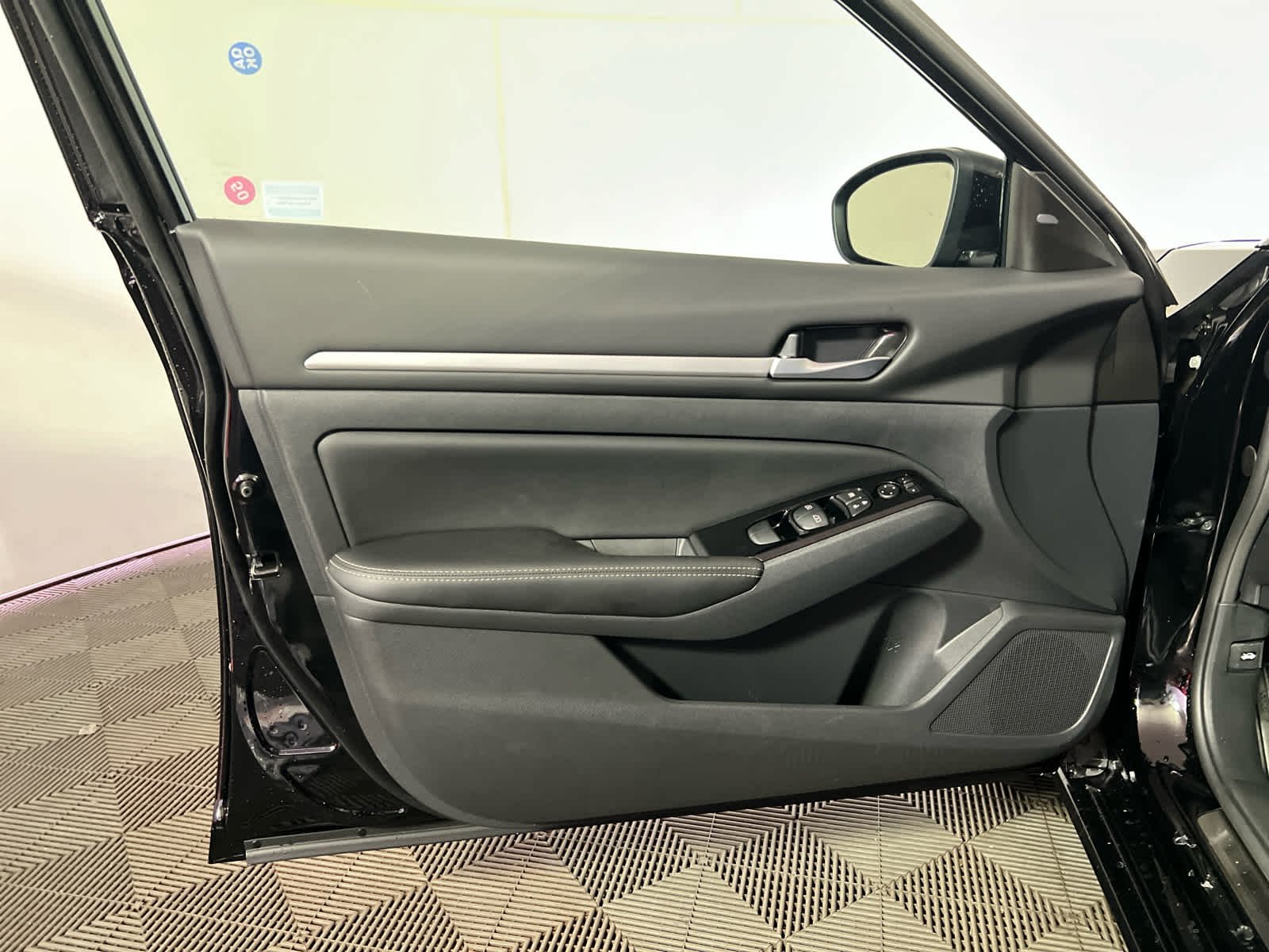 2025 Nissan Altima SL - Photo 12