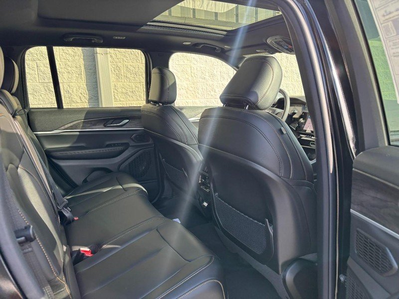 New 2026 Diamond Black Crystal Pearl-Coat Exterior Paint Jeep 85th Anniversary Edition 4x4 image 6