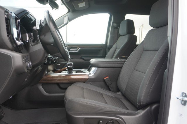 Used 2023  Chevrolet LT Trail Boss image 17