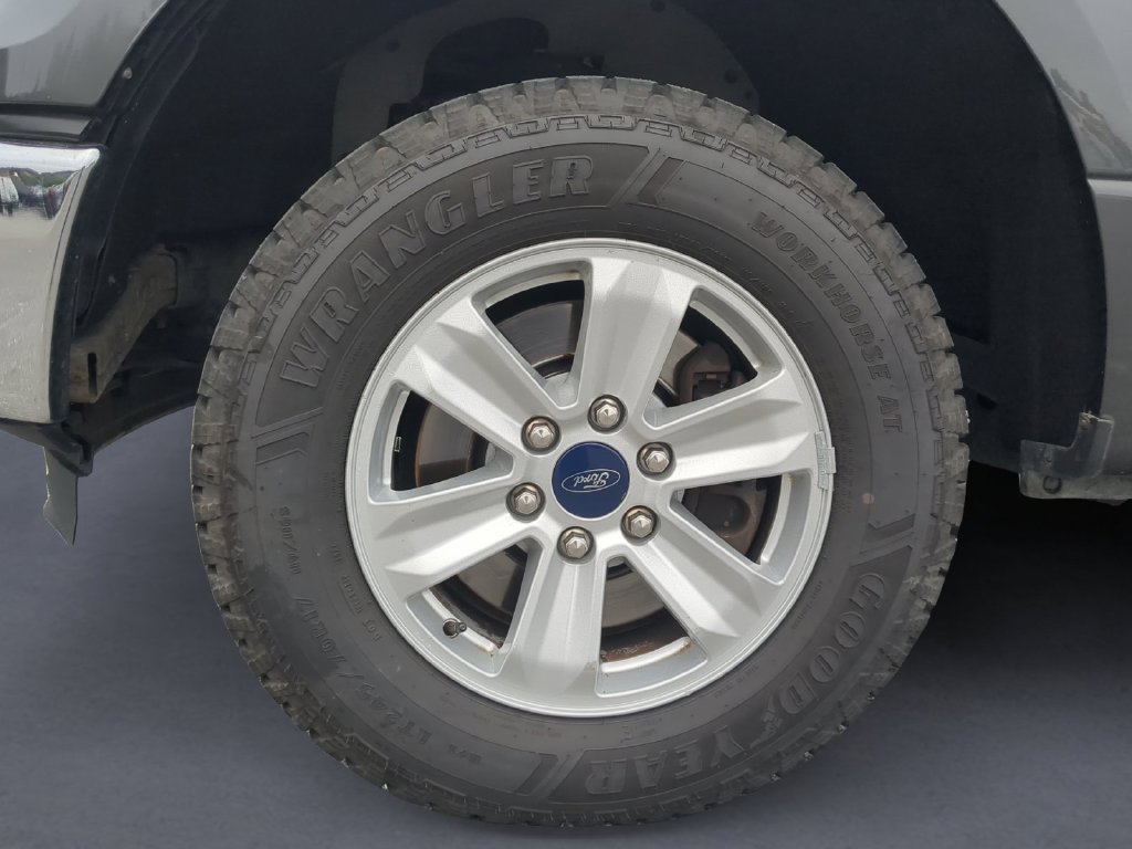 Used 2016 Gray Ford XLT image 11