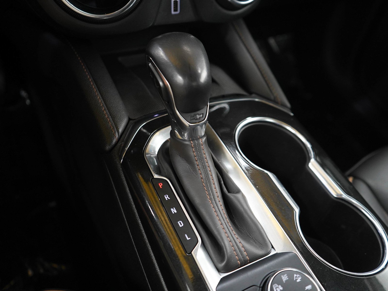 Used 2019 SUMMIT WHITE Chevrolet Premier image 23