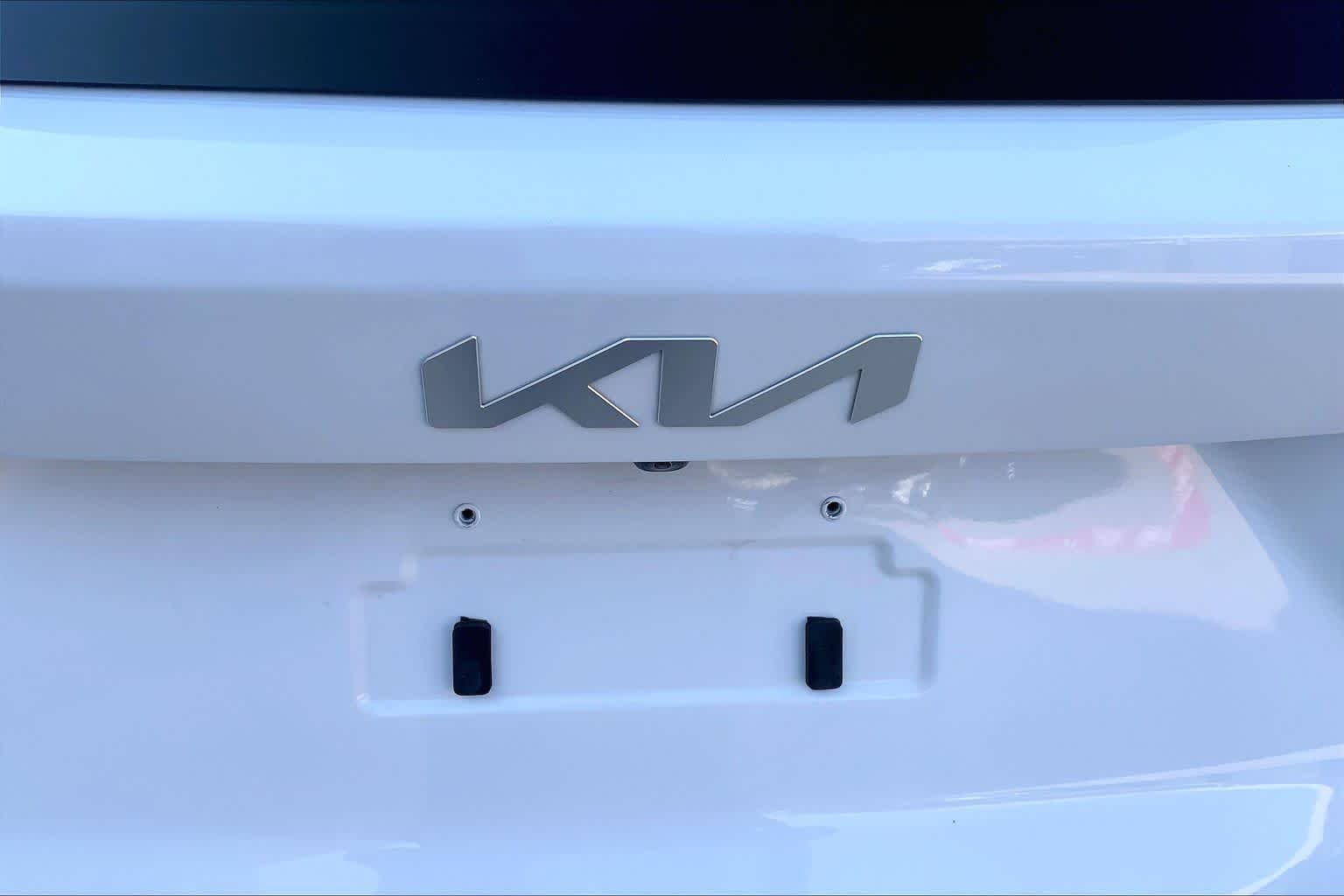 Used 2023 Glacial White Pearl Kia EX image 33