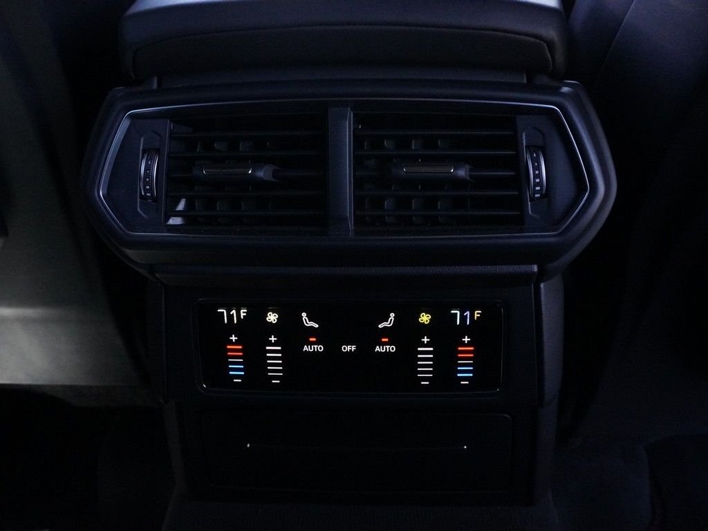 Used 2020 Black Lamborghini Base image 61