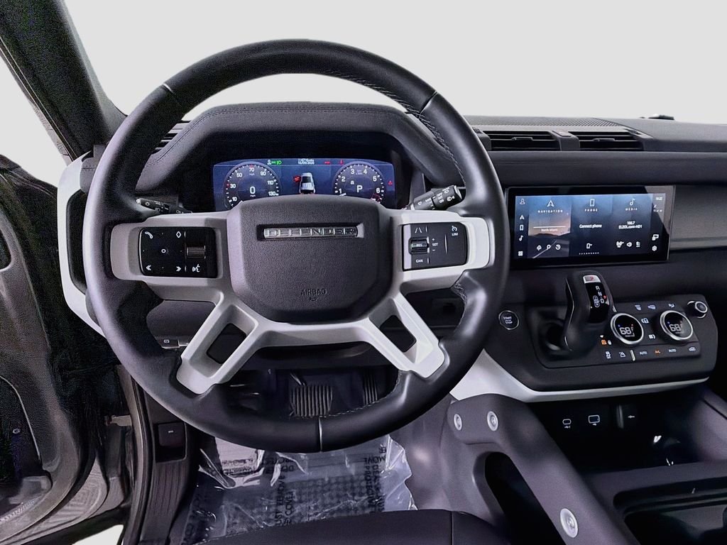 Used 2023 Silver Land Rover S image 11