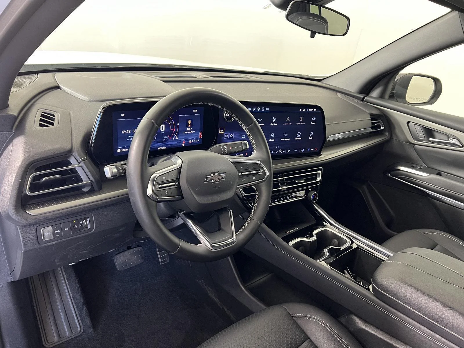 Used 2025 Summit White Chevrolet AWD LT image 3