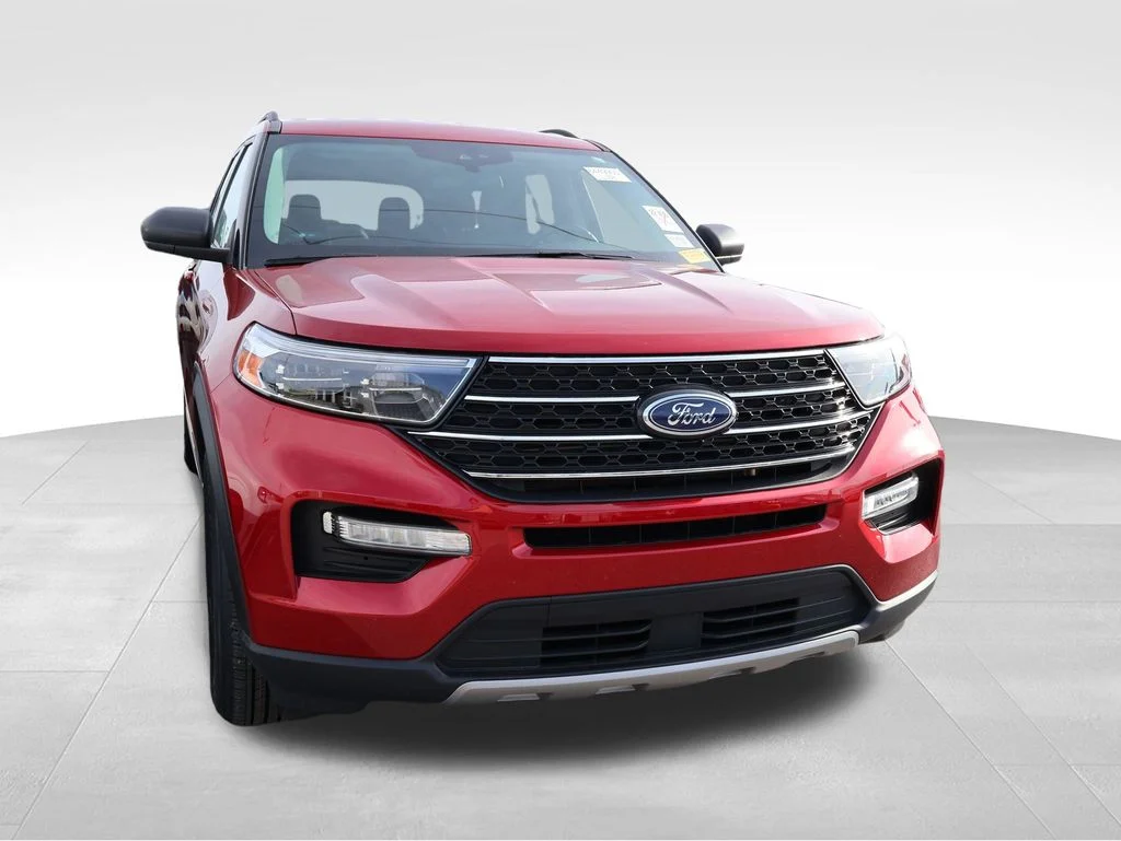 Certified Used 2022 Red Metallic Ford XLT image 9