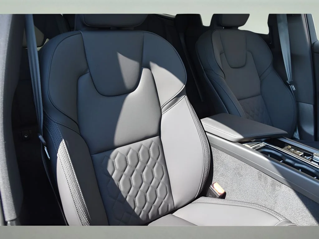 Used 2026 AURORA SILVER Volvo Plus image 29