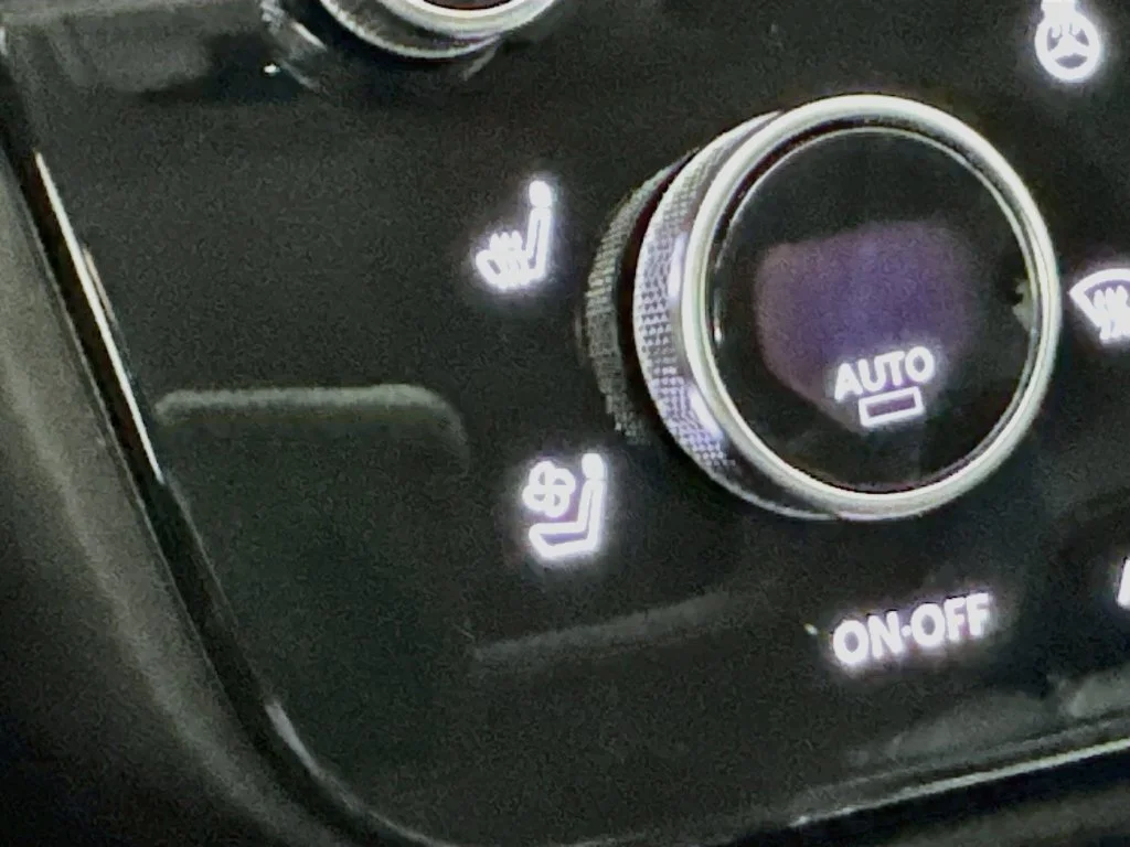 Certified Used 2022 Silver INFINITI LUXE image 26