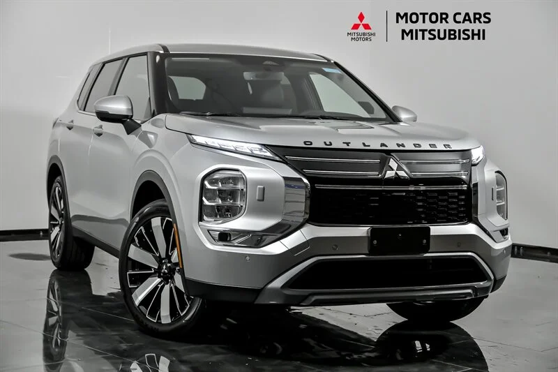 2025 Mitsubishi Outlander SE S-AWC's photo