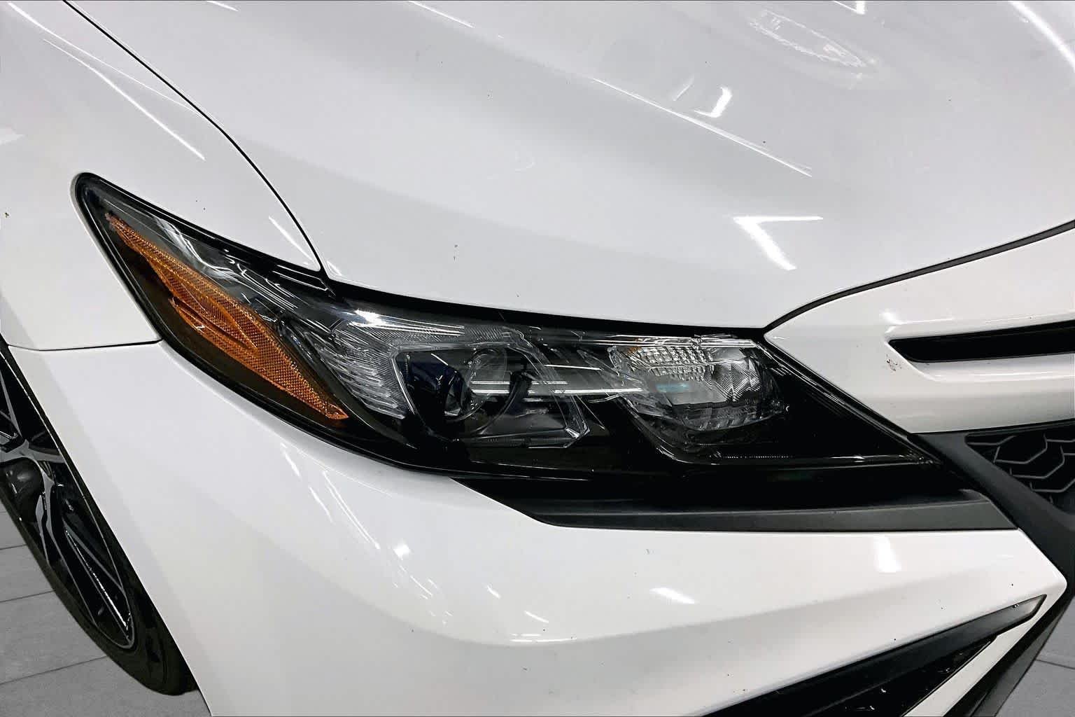 Used 2024 Ice Cap Toyota SE image 27