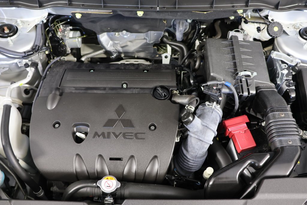 Used 2024  Mitsubishi 2.0 ES image 21