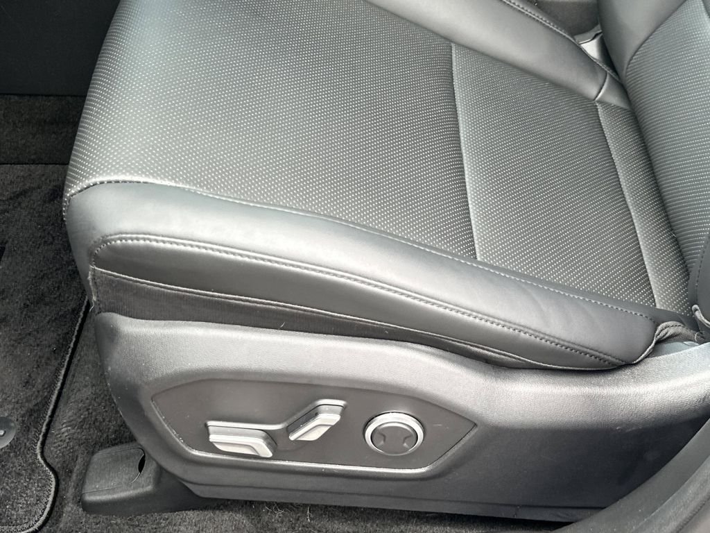 Used 2025 Rockwood Green Hyundai SEL image 13
