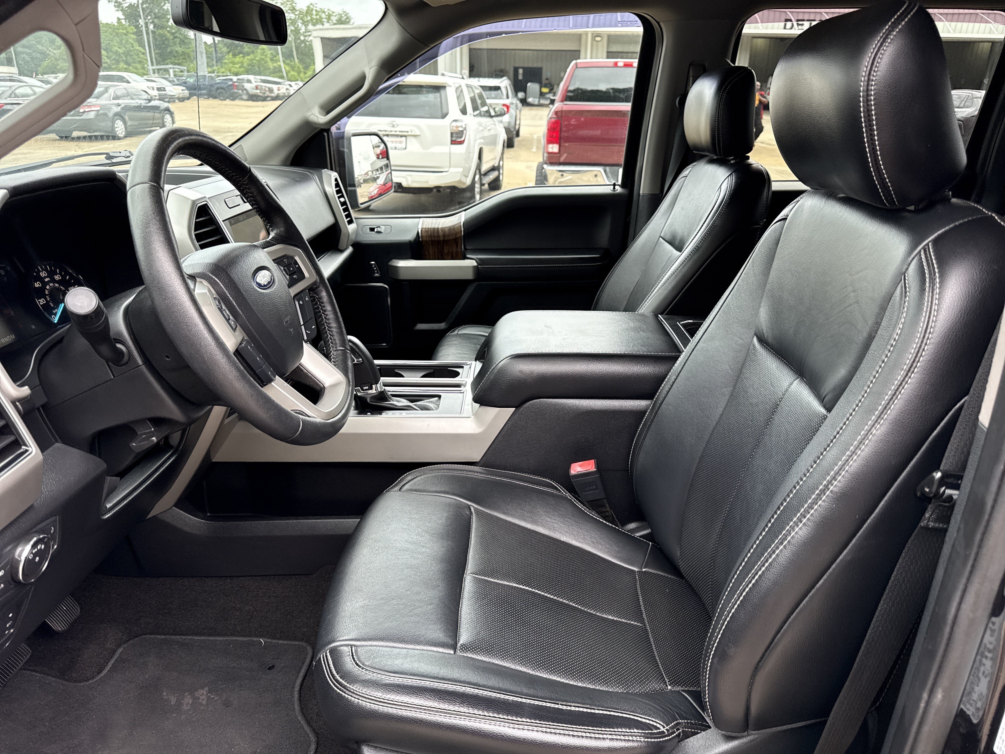 Used 2019 Agate Black Metallic Ford LARIAT image 11