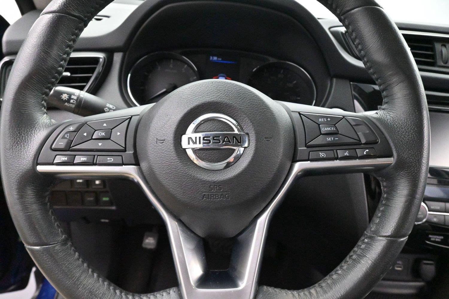 Used 2018 Caspian Blue Nissan SV image 18