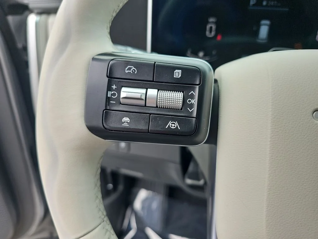 Used 2025 Silver Hyundai SEL image 17