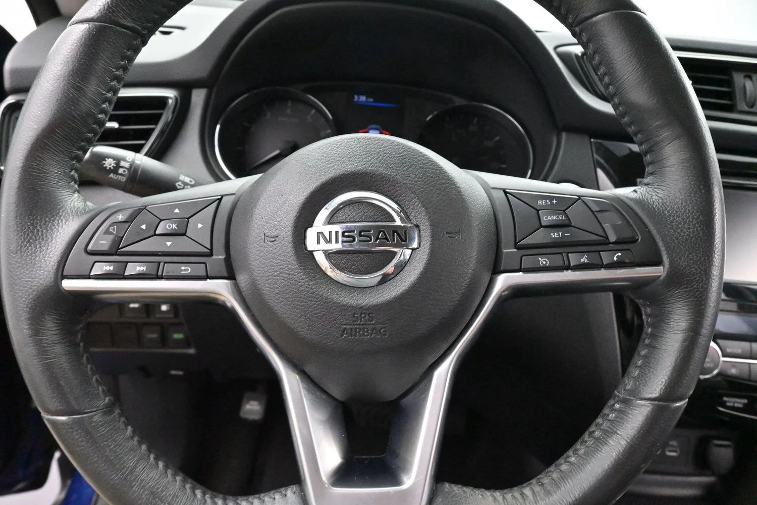 Used 2018 Caspian Blue Nissan SV image 18