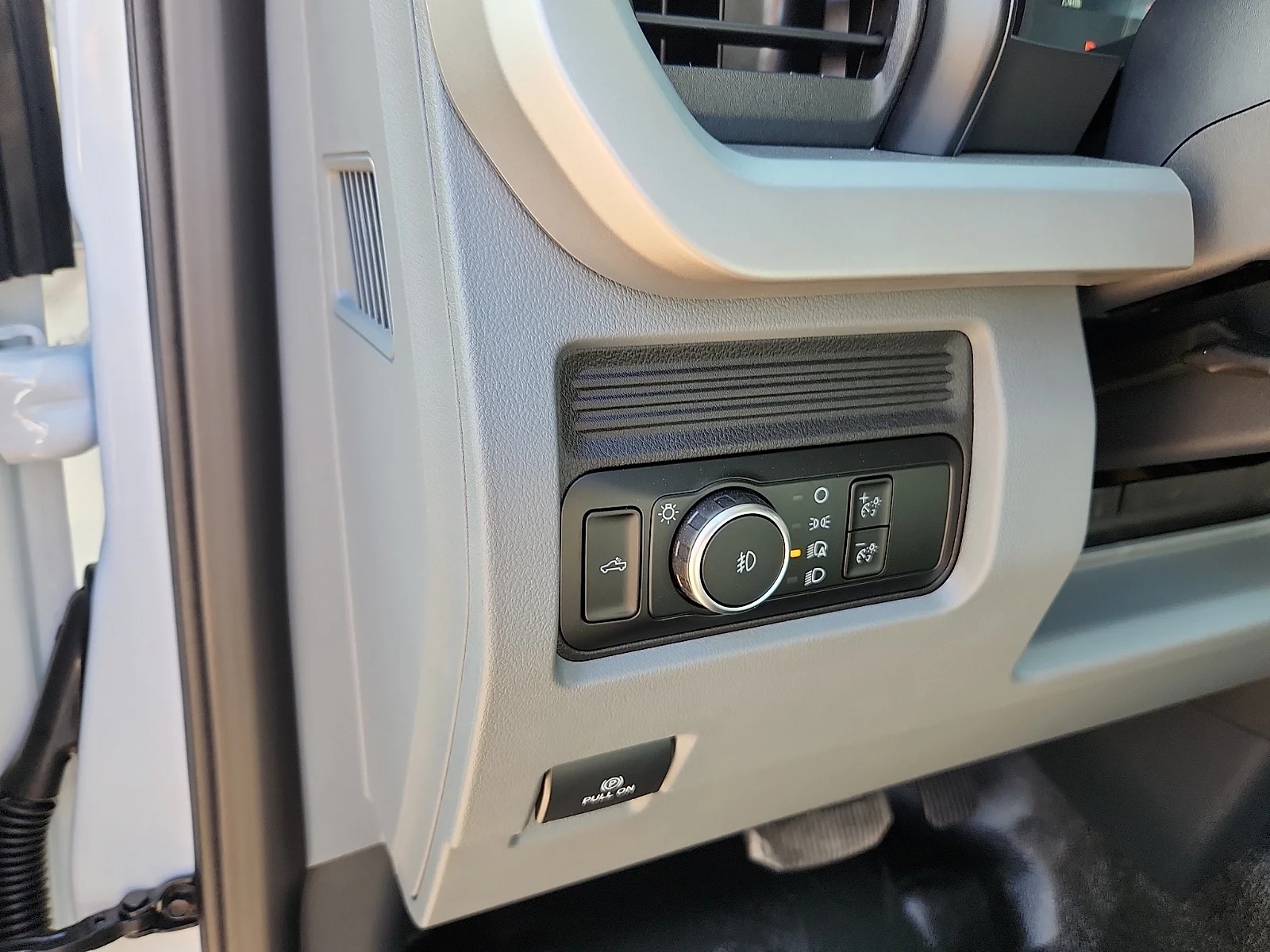 New 2026 Oxford White Ford XL image 16