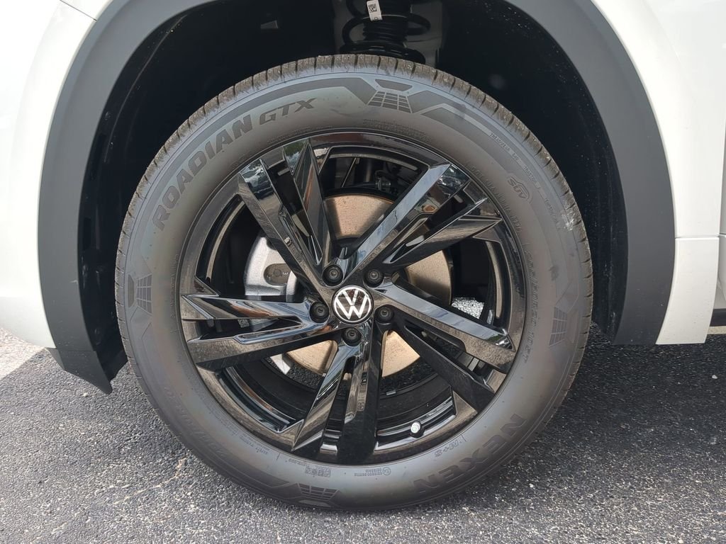 New 2026 White/off-white Volkswagen 2.0T SEL R-Line Black image 35