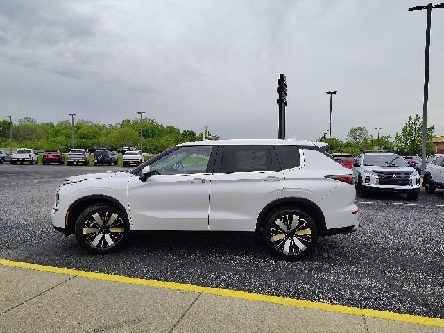 New 2026 White Mitsubishi SE image 4
