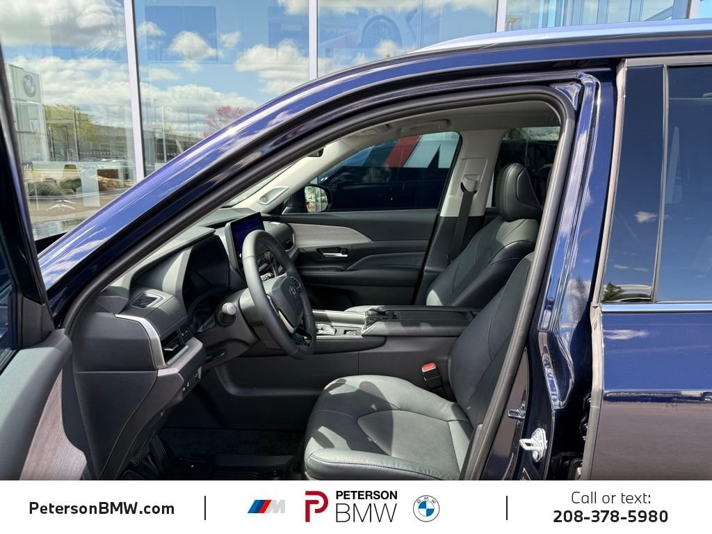 Used 2025  Toyota Limited image 13