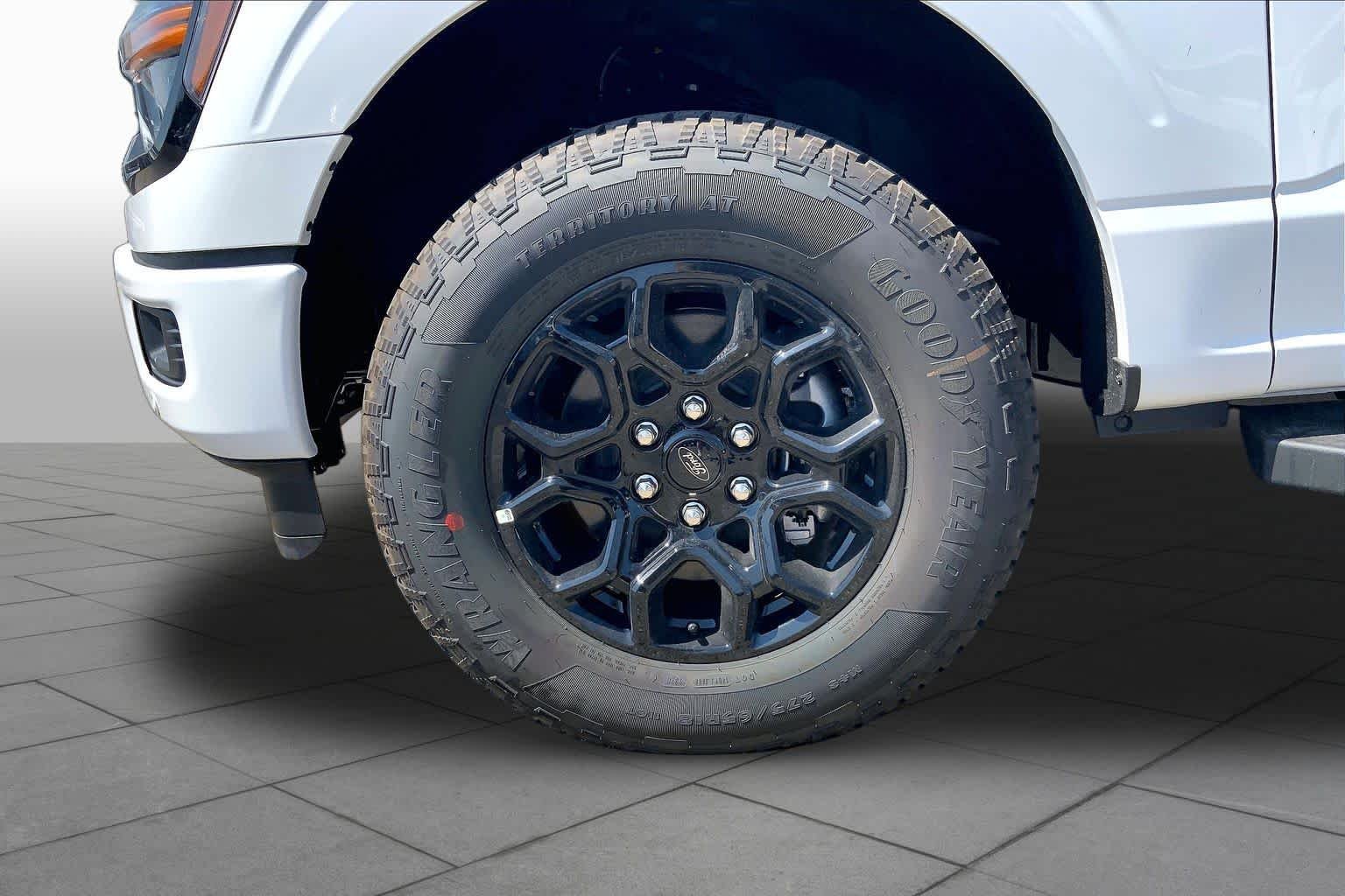 New 2026 Oxford White Ford XLT image 9