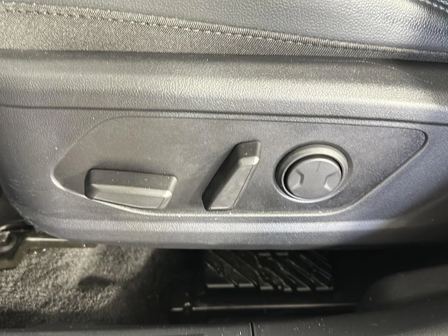 Used 2022 Amazon Gray Hyundai Limited image 14