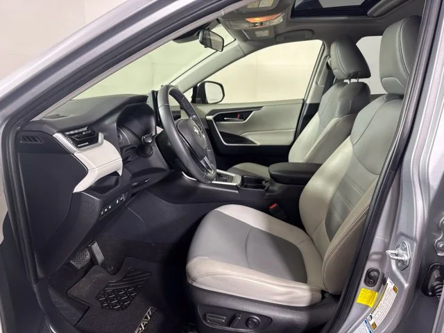 Certified Used 2019 Silver Sky Metallic Toyota XLE Premium image 11