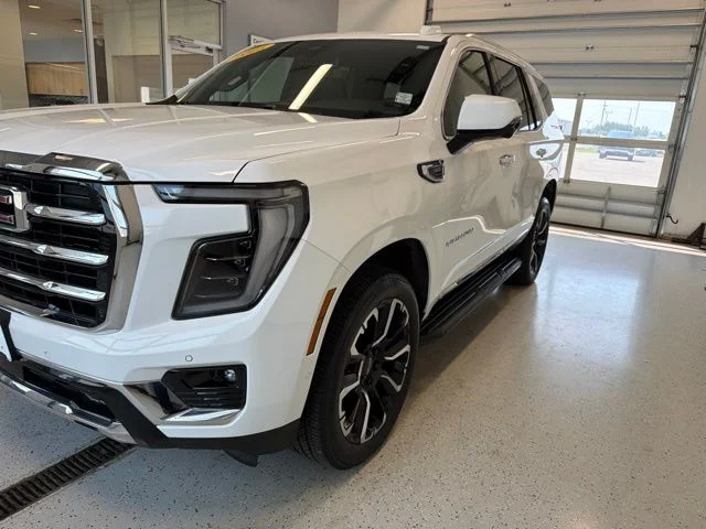 Used 2025 White GMC Elevation image 5