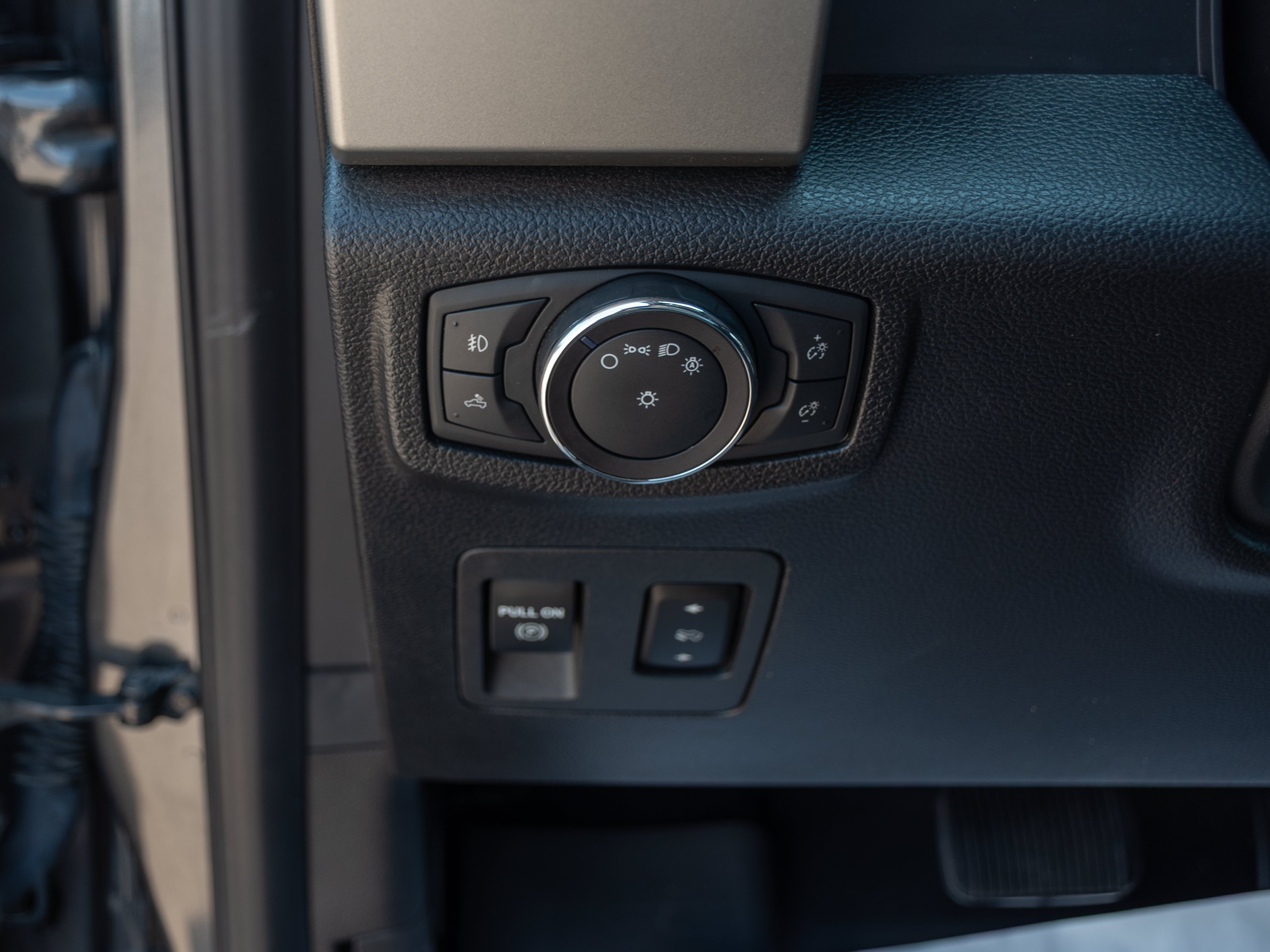 Used 2019 Gray Ford Lariat 4X4 image 12