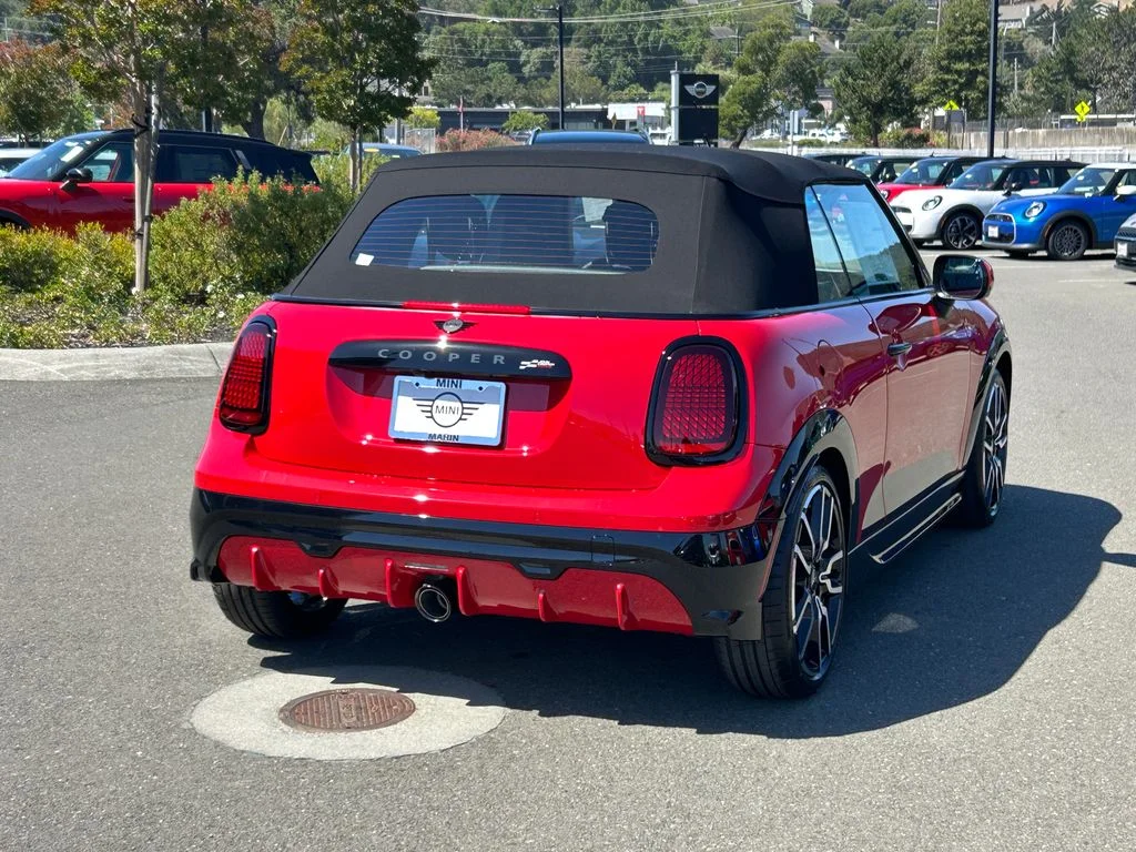 New 2026 Chili Red II MINI Iconic image 5