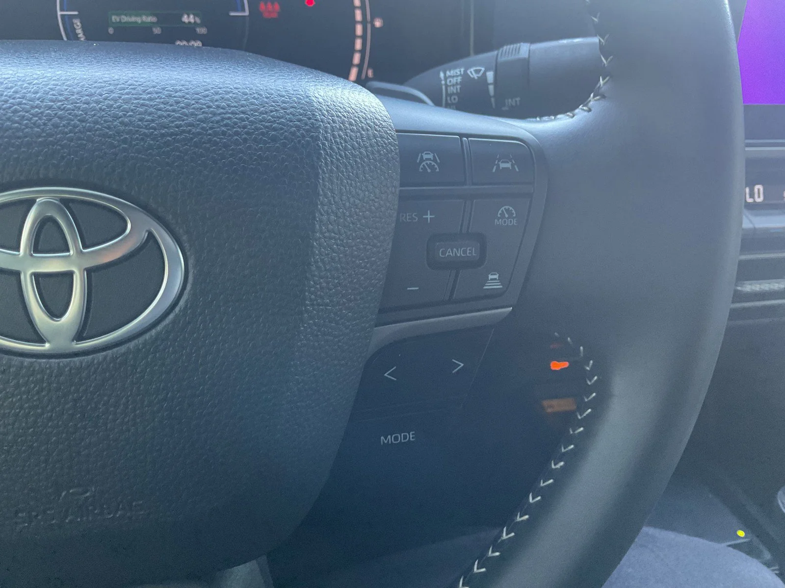 2025 Toyota Camry SE - Photo 17