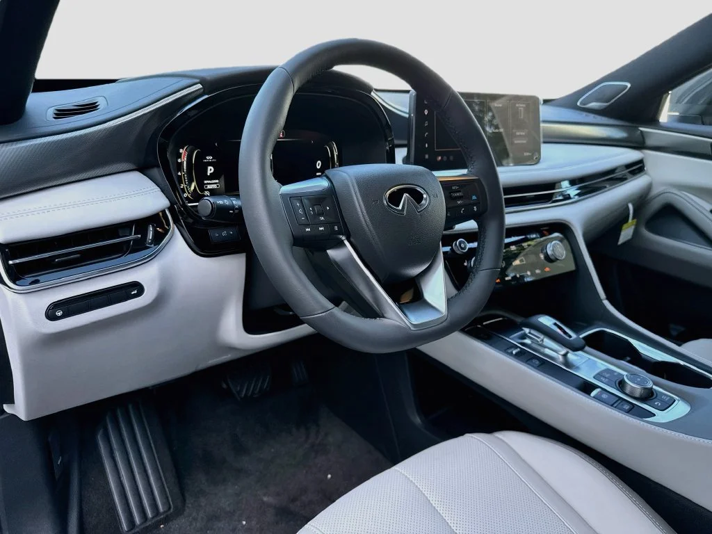 New 2027 GRAPHITE SHADOW INFINITI Luxe AWD image 9