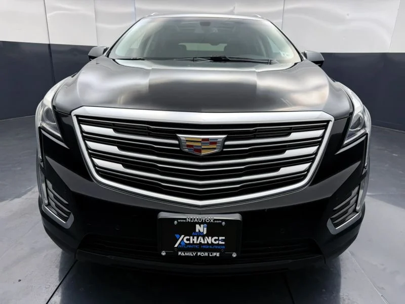 Used 2017  Cadillac Luxury Sport Utility 4D image 5